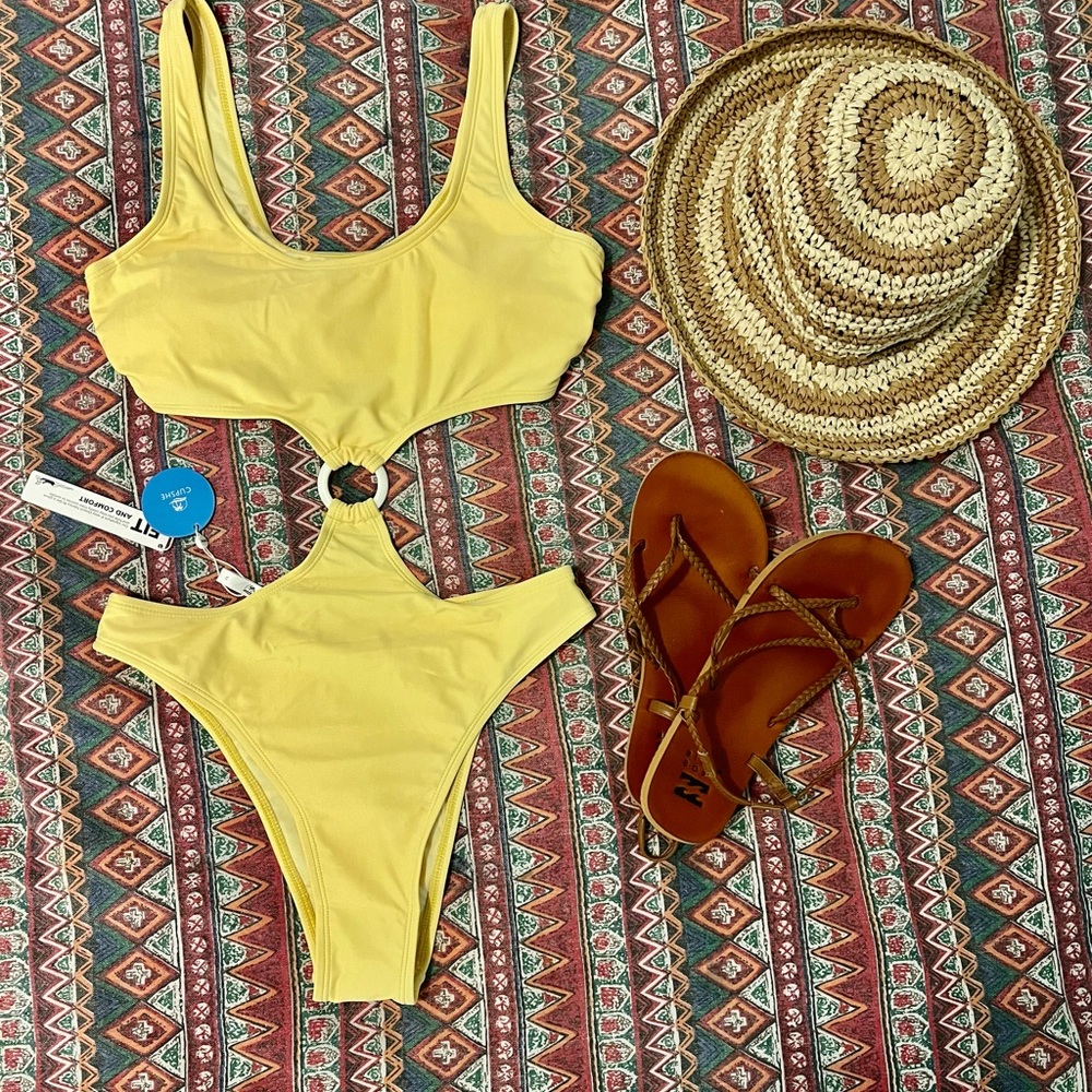 NWT CUPSHE pale yellow one piece cheeky swimsuit with cut out hips